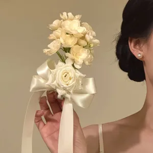 Elegante weiße Schleife Blumen Haarspange für Damen, ideal für romantische Fotoshootings.