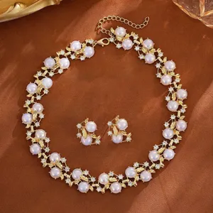 Magnifique ensemble collier et boucles doreilles feuille strass perle dore mariage