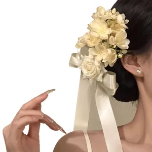 Elegante weiße Blumen-Haarspange mit langer Schleife, perfekt für Partys und Hochzeiten.