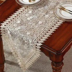 Eleganter beiger Spitzen-Tischläufer bestickt für Esszimmer, vintage Blumen Kommodenschal.