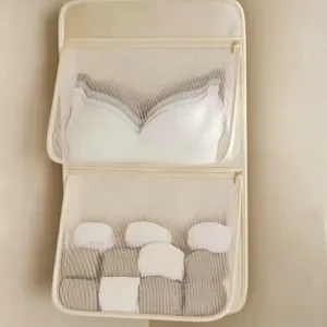 Bolsa de almacenamiento de malla colgante con múltiples bolsillos para ropa interior y calcetines.