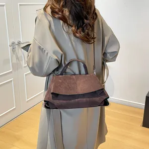 Borsa a tracolla marrone in camoscio da donna, elegante borsa da lavoro capiente e chic