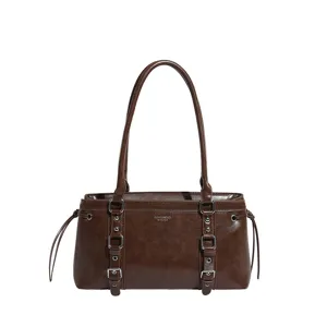 Retro brown shoulder bag for women, large capacity PU leather tote and fashion handbag.