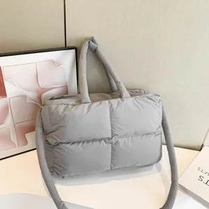 Borsa shopper imbottita tinta unita grande capacità borsa nuvola casual per donne.