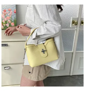 Sac a main seau chic motif lichee pour femmes, elegant sac epaule bandouliere de travail.