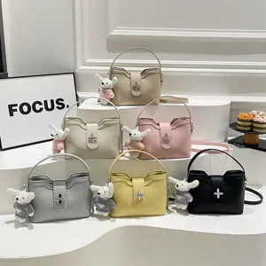 Sac Seau Motif Litchi pour Femmes Sac à Main en Cuir PU Décontracté Bandoulière Épaule avec Serrure Métallique et Pendentif