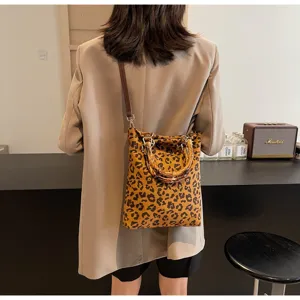 Detailed view of the stylish leopard print shoulder bag featuring unique bamboo handles.
