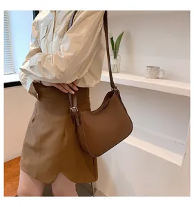 Minimalist brown shoulder bag, stylish daily hobo crossbody handbag for women commuting.