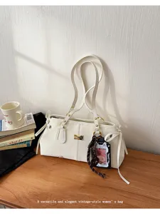Detailed view of the elegant vintage women's shoulder bag featuring premium matte texture.