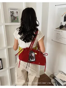 Vintage burgundy Boston shoulder bag for women, stylish large capacity commuter handbag.