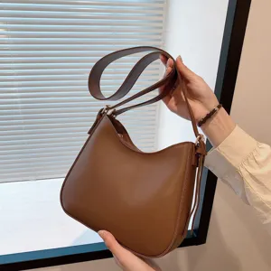 Stylish brown minimalist shoulder bag for women, versatile PU leather hobo bag for daily commute.