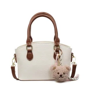 Sac à main pour femme rétro minimaliste, sac bandoulière texture croco blanche avec peluche.