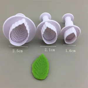 Lot de 3 emporte-pièces poussoir en plastique feuille pour gâteau fondant et argile.