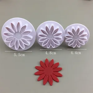Ensemble d'emporte-pièces en plastique pour décoration de gâteau fondant et argile.