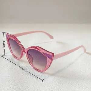 Nahaufnahme von Kinder Glitzer Katzenauge Sonnenbrille mit Farbverlauf und Maßen.