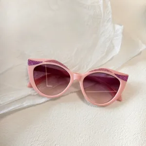 Kinder Katzenauge Sonnenbrille mit Glitzer, stylischer rosa Rahmen für Outdoor-Sonnenschutz.