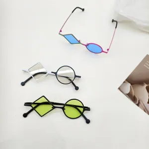Kinder asymmetrische Sonnenbrille Vintage Metallrahmen lustige runde Diamant Form Brille