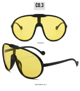 Occhiali da sole aviatore oversize monopezzo con montatura nera e lenti gialle per sport.