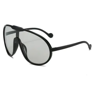 Occhiali da sole oversize monopezzo eleganti, occhiali sportivi per ciclismo alla moda.