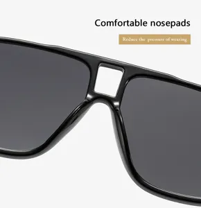 Nahaufnahme Detail der übergroßen Doppelbrücke Sonnenbrille Nasenpads, glänzendes Design.