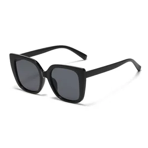 Grote zwarte vierkante zonnebril voor dames, trendy dik montuur voor dagelijks gebruik.