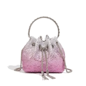 Glänzende Strass Beuteltasche für Damen, elegante Abendtasche mit Kette und Griff.