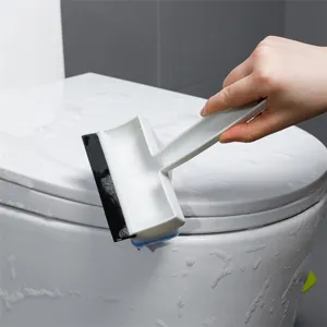Brosse de nettoyage de salle de bain avec raclette de vitre et eponge pour carrelage et verre.