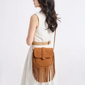 Faux suede fringe crossbody bag for women, retro western style shoulder bag for daily fashion.