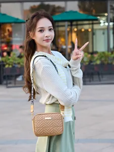 Women's quilted crossbody shoulder bag, stylish casual minimalist PU leather square bag.