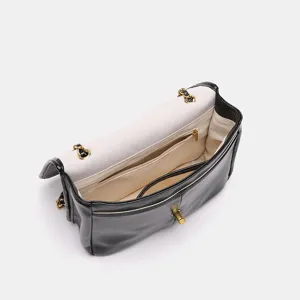 Black leather chain shoulder bag women commuter flap bag stylish crossbody bag 2024 new