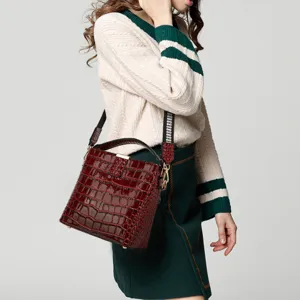 Women patent leather bucket bag stylish shoulder messenger handbag casual chic shiny design