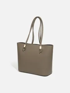 Sac cabas classique en cuir gris pour femmes, grand sac porté épaule pour le travail.