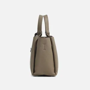 Women's Fashion PU Leather Crossbody Bag Casual Urban Minimalist Handbag Tote Shoulder Bag With Metal Charm