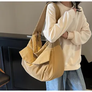 Casual large capacity slouchy shoulder bag detail view, versatile daily commuting hobo style.