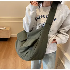 Casual green canvas crossbody bag with wide strap, perfect for daily commuting and student use.
