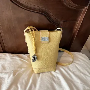 Sac seau en cuir jaune style coréen, sac bandoulière décontracté chic pour femmes.