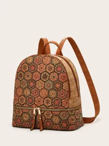 Vue rapprochée du sac à dos vintage en liège aux motifs ethniques complexes et fermetures.