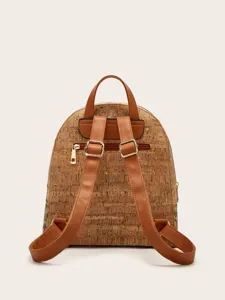 Vue arrière détaillée du sac à dos vintage en liège avec bretelles en cuir marron.