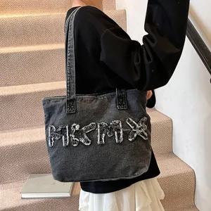 Gewassen denim canvas shopper tas met retro gerafelde letters, casual schoudertas.
