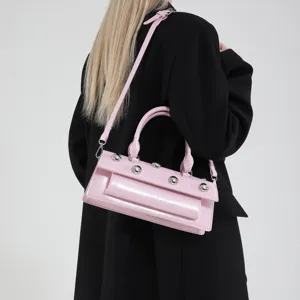 Sac bandoulière en cuir verni rose pour femmes, élégant sac porté épaule et sac à main rétro.