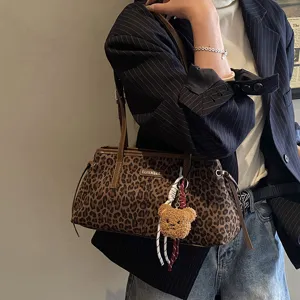 Large capacity leopard print shoulder bag for women retro versatile underarm handbag daily use.