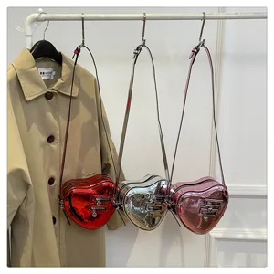 Sac bandoulière brillant en forme de cœur pour femme, sac élégant en cuir PU effet métallisé.