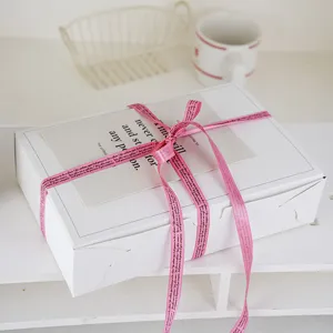 Set scatola regalo con nastro rosa stile INS con stampa di lettere inglesi per feste ed eventi.