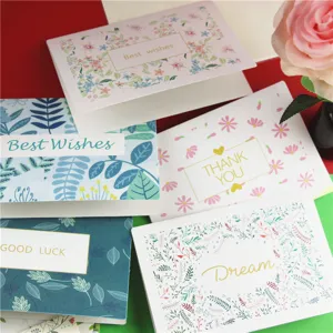 Set de cartes de vœux florales avec enveloppes, design nordique minimaliste pour fête.