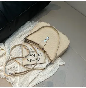 Chic French vintage straw underarm shoulder bag for women, trendy chic design everyday crossbody bag.