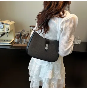 French vintage black textured hobo shoulder bag for women, chic daily casual armpit bag.