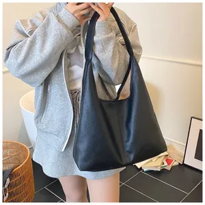 Minimalist black hobo shoulder bag, large capacity casual tote purse for daily commuting wear.