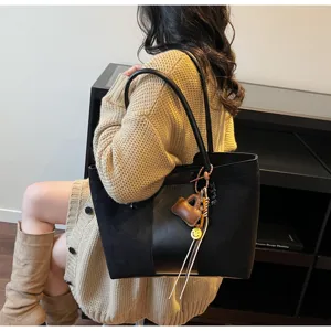Borsa shopper nera grande capacità retro donna moda autunno borsa a spalla per lavoro quotidiano.