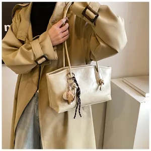 Stylish minimalist underarm shoulder bag for women, chic commuting daily tote purse.
