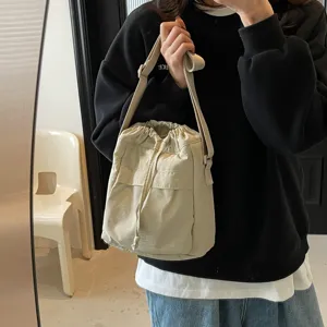 Sac à bandoulière décontracté style coréen sac seau avec cordon de serrage pour femme.